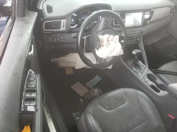 KNDCE3LC7J5125765 2018 KIA NIRO - Image 8