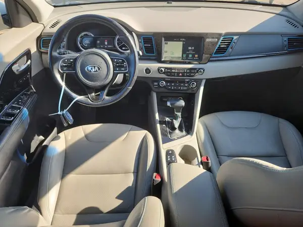 KNDCE3LC7J5187005 2018 KIA NIRO - Image 8