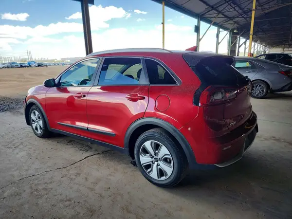 KNDCE3LC7K5220215 2019 KIA NIRO - Image 2