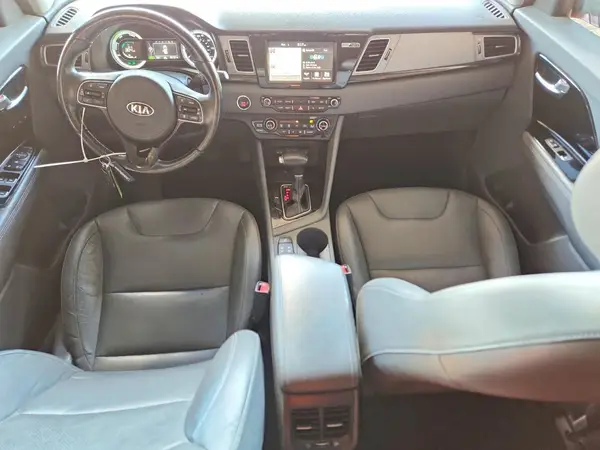 KNDCE3LC7K5220215 2019 KIA NIRO - Image 8