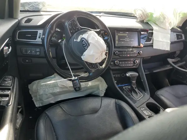 KNDCE3LC7K5303109 2019 KIA NIRO - Image 8