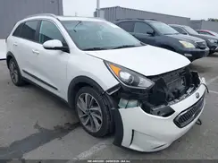 KNDCE3LC8H5051329 2017 KIA NIRO