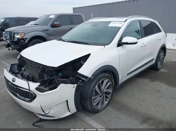 KNDCE3LC8H5051329 2017 KIA NIRO - Image 2