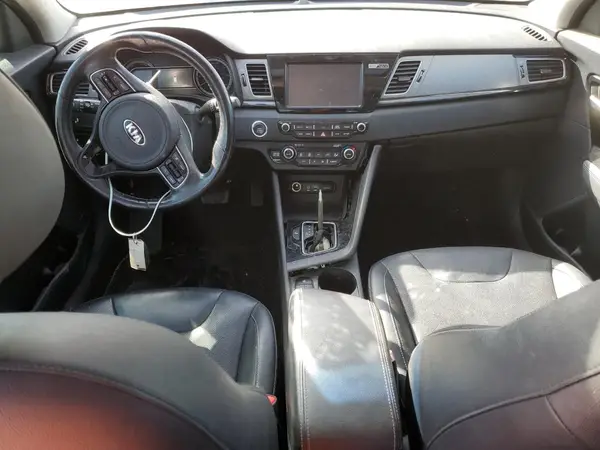 KNDCE3LC8H5067370 2017 KIA NIRO - Image 8