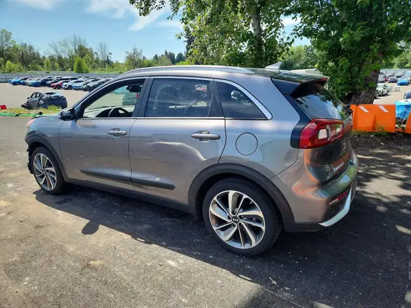 KNDCE3LC8H5075257 2017 KIA NIRO - Image 2