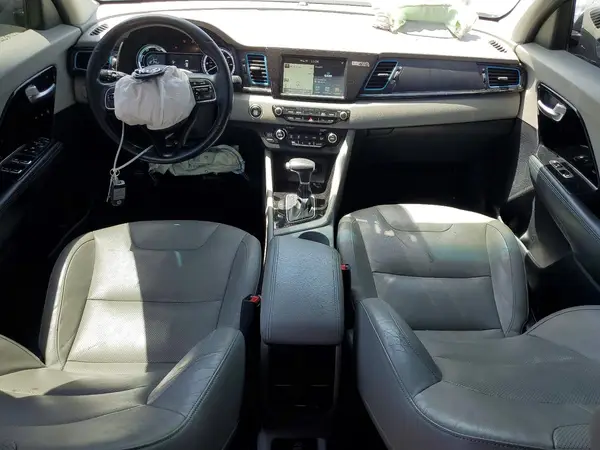 KNDCE3LC8H5075968 2017 KIA NIRO - Image 8
