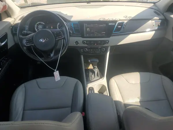 KNDCE3LC8H5082094 2017 KIA NIRO - Image 8