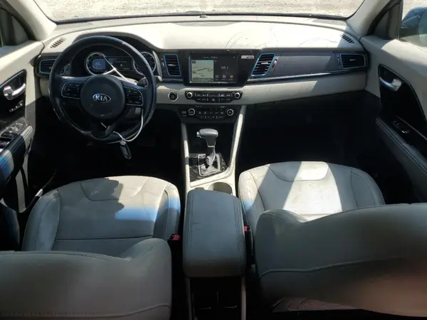 KNDCE3LC8H5082631 2017 KIA NIRO - Image 8