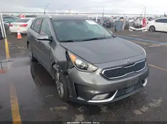KNDCE3LC8J5128366 2018 KIA NIRO
