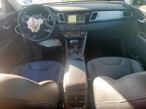 KNDCE3LC9H5072268 2017 KIA NIRO - Image 8