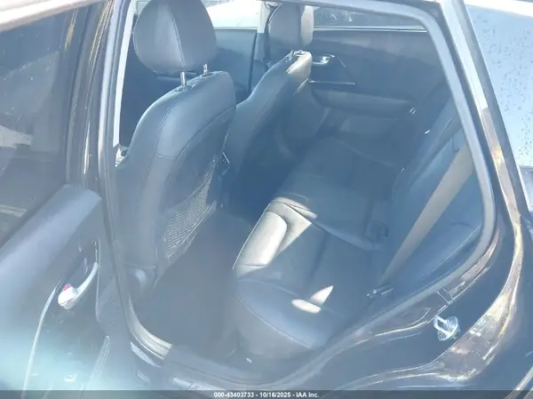 KNDCE3LC9J5120356 2018 KIA NIRO - Image 8