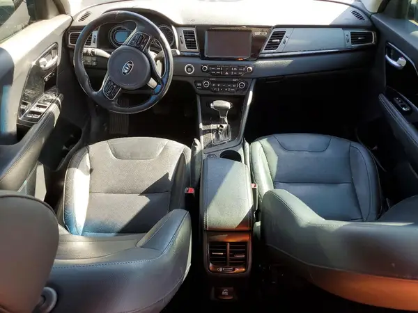 KNDCE3LC9J5126948 2018 KIA NIRO - Image 8