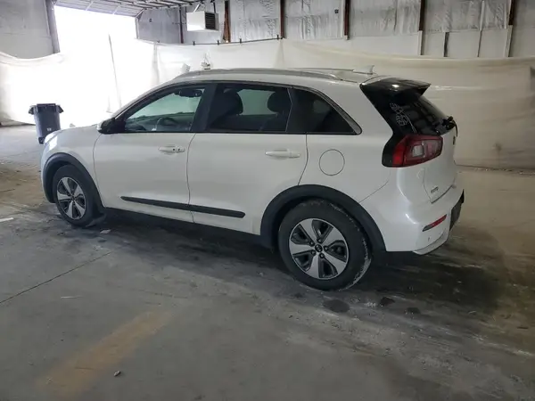 KNDCE3LC9J5129364 2018 KIA NIRO - Image 2