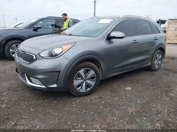 KNDCE3LC9J5142261 2018 KIA NIRO - Image 2