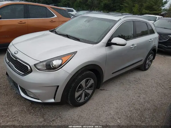 KNDCE3LC9J5147802 2018 KIA NIRO - Image 2
