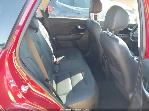 KNDCE3LC9J5174286 2018 KIA NIRO - Image 8