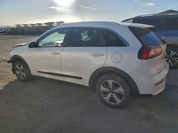 KNDCE3LC9J5180136 2018 KIA NIRO - Image 2