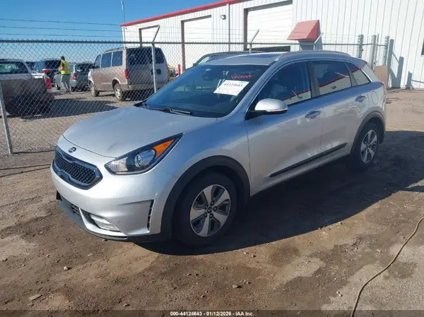 KNDCE3LC9K5241924 2019 KIA NIRO - Image 2