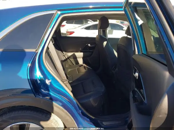 KNDCE3LC9K5274650 2019 KIA NIRO - Image 8