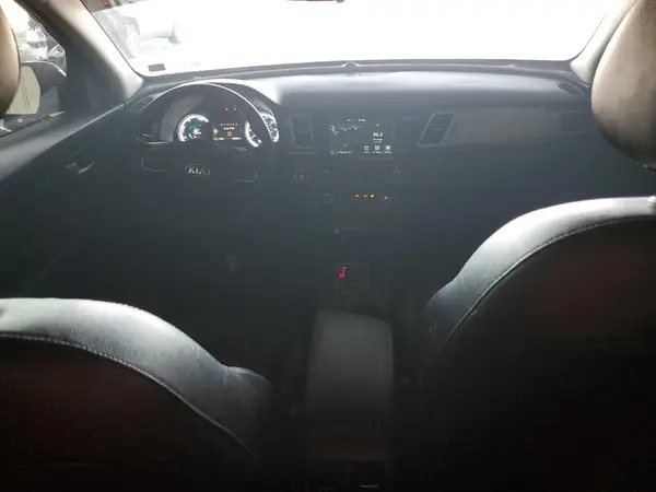 KNDCE3LCXH5038212 2017 KIA NIRO - Image 8