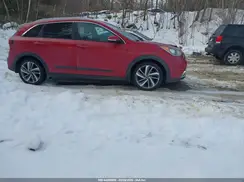 KNDCE3LCXH5038422 2017 KIA NIRO