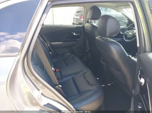 KNDCE3LCXH5040865 2017 KIA NIRO - Image 8