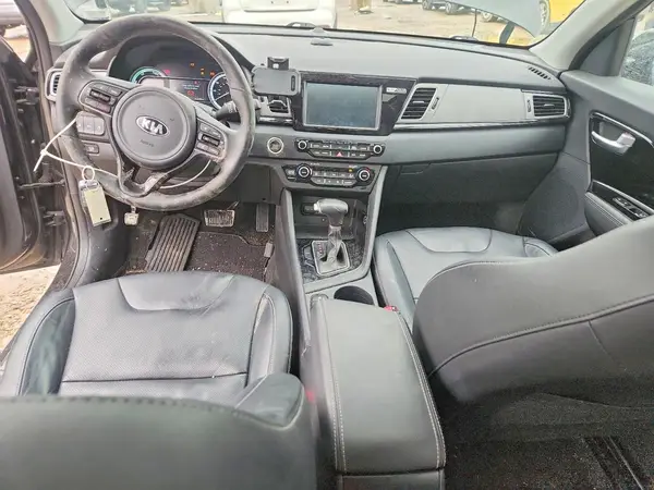 KNDCE3LCXH5063918 2017 KIA NIRO - Image 8