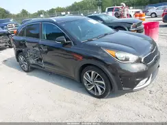 KNDCE3LCXH5082615 2017 KIA NIRO