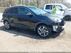 KNDCE3LCXH5082808 2017 KIA NIRO