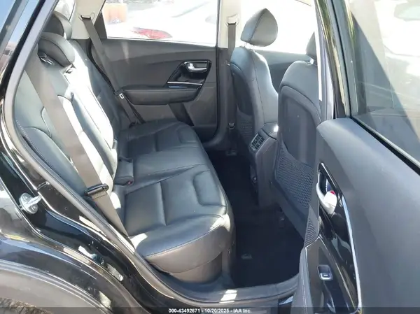 KNDCE3LCXJ5139742 2018 KIA NIRO - Image 8