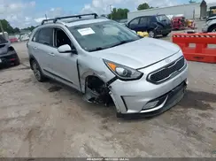 KNDCE3LCXJ5182462 2018 KIA NIRO