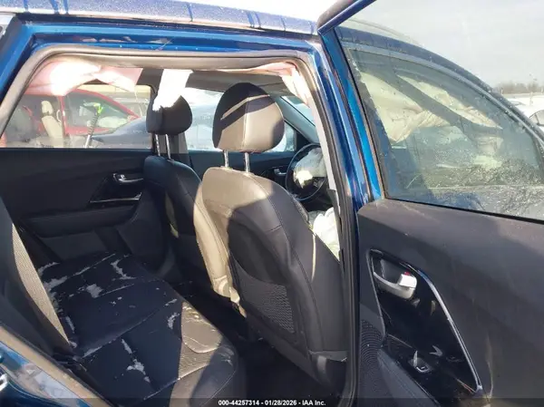 KNDCE3LCXK5215932 2019 KIA NIRO - Image 8