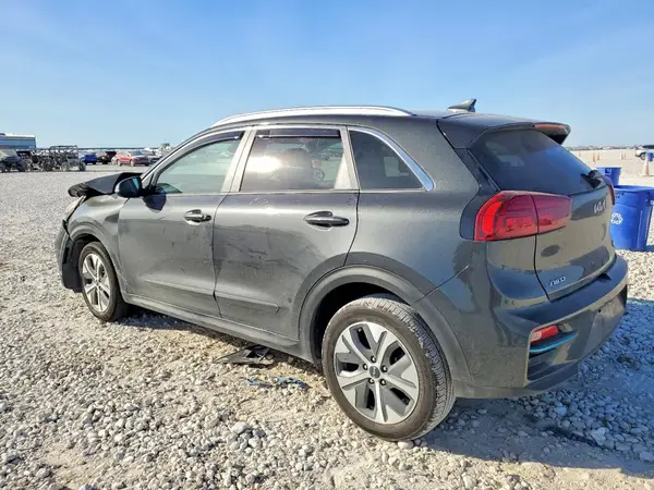 KNDCE3LG0N5142819 2022 KIA NIRO - Image 2
