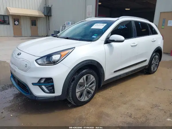 KNDCE3LG1K5020983 2019 KIA NIRO - Image 2