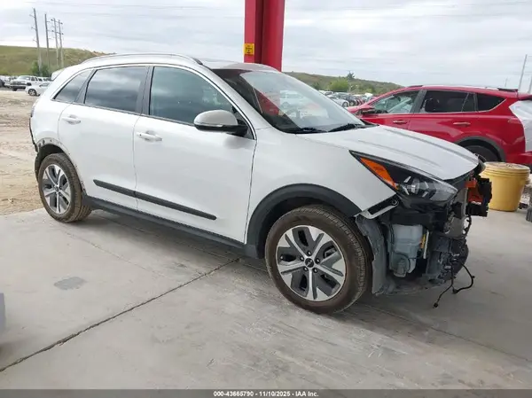 KNDCE3LG1N5145129 2022 KIA NIRO - Image 1