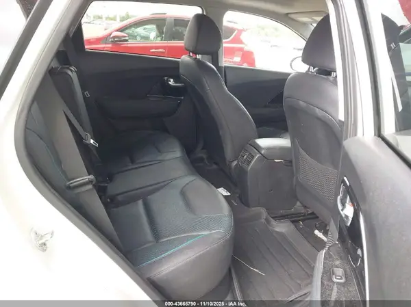 KNDCE3LG1N5145129 2022 KIA NIRO - Image 8