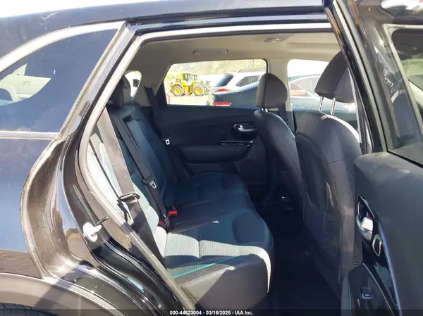 KNDCE3LG2K5025951 2019 KIA NIRO - Image 8