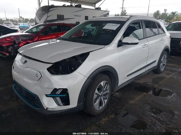 KNDCE3LG2K5030096 2019 KIA NIRO - Image 2