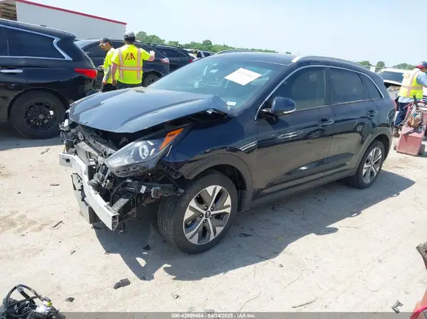 KNDCE3LG2L5067733 2020 KIA NIRO - Image 2