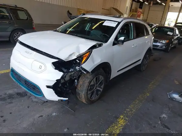 KNDCE3LG2N5124970 2022 KIA NIRO - Image 2