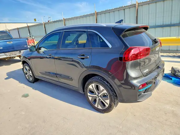 KNDCE3LG2N5142160 2022 KIA NIRO - Image 2