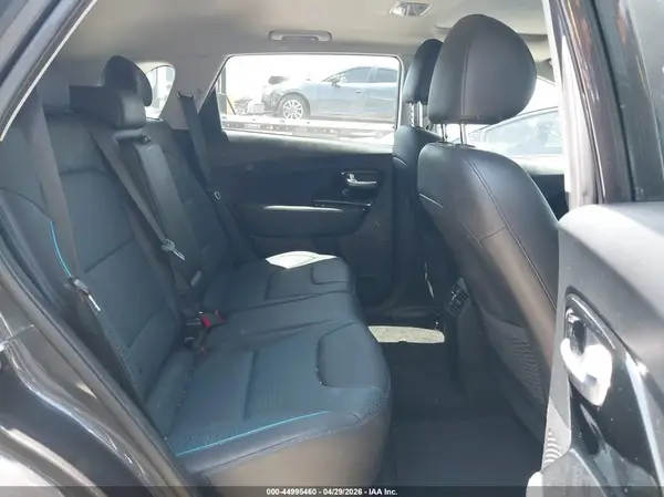 KNDCE3LG3K5015445 2019 KIA NIRO - Image 8
