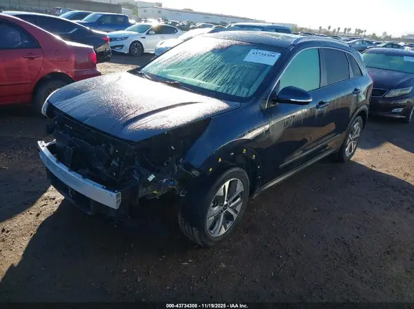 KNDCE3LG3K5028714 2019 KIA NIRO - Image 2