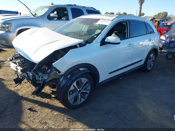 KNDCE3LG4N5134920 2022 KIA NIRO - Image 2