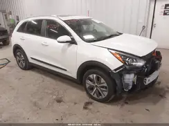 KNDCE3LG5N5138104 2022 KIA NIRO