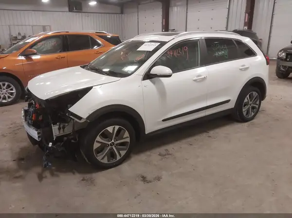 KNDCE3LG5N5138104 2022 KIA NIRO - Image 2