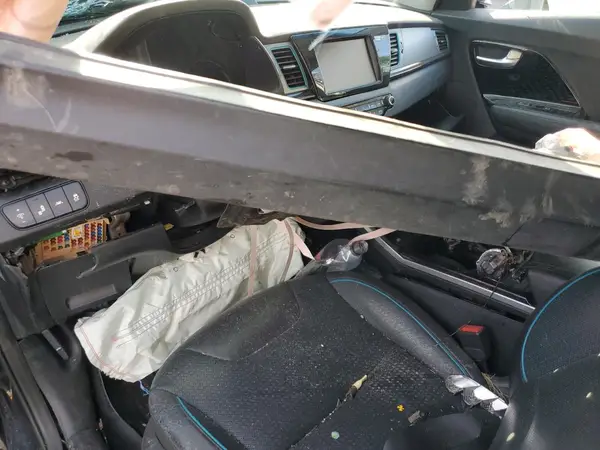 KNDCE3LG6K5025631 2019 KIA NIRO - Image 8
