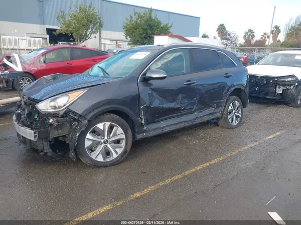KNDCE3LG6K5030182 2019 KIA NIRO - Image 2