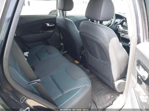 KNDCE3LG6N5145854 2022 KIA NIRO - Image 8
