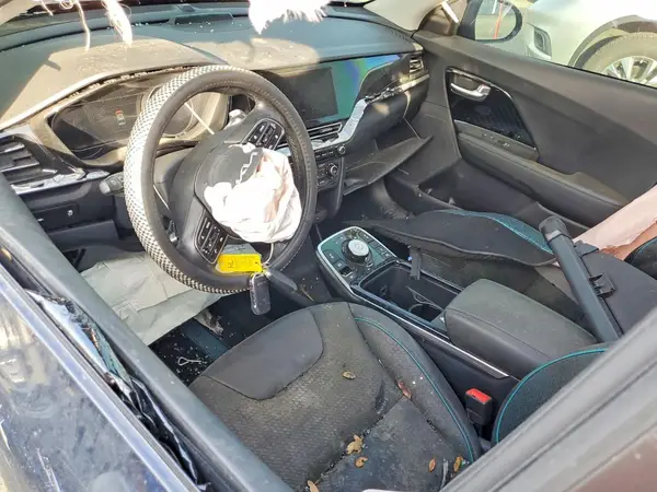 KNDCE3LG6N5146874 2022 KIA NIRO - Image 8